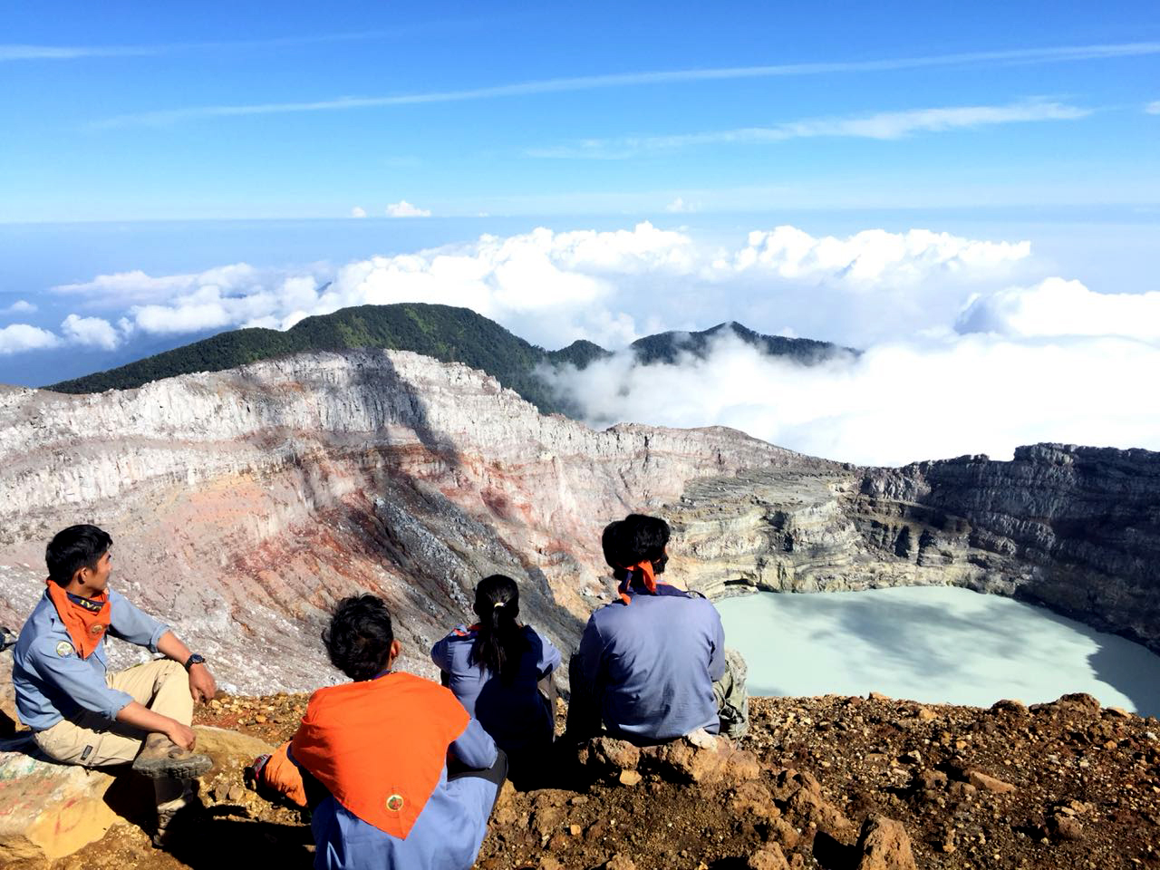 Menikmati Kemegahan Kawah Gunung Dempo Di Atap Tertinggi Sumatera