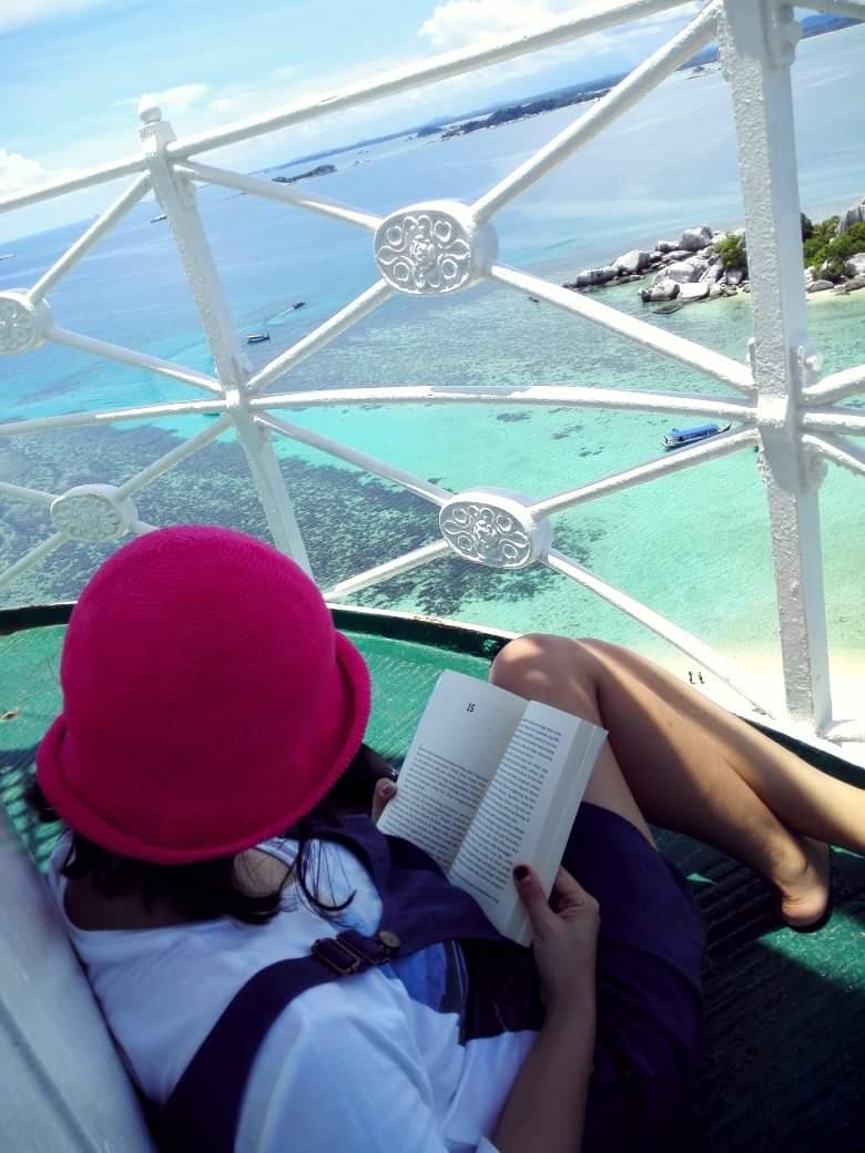 Pemandangan dari atas Mercusuar Pulau Lengkuas