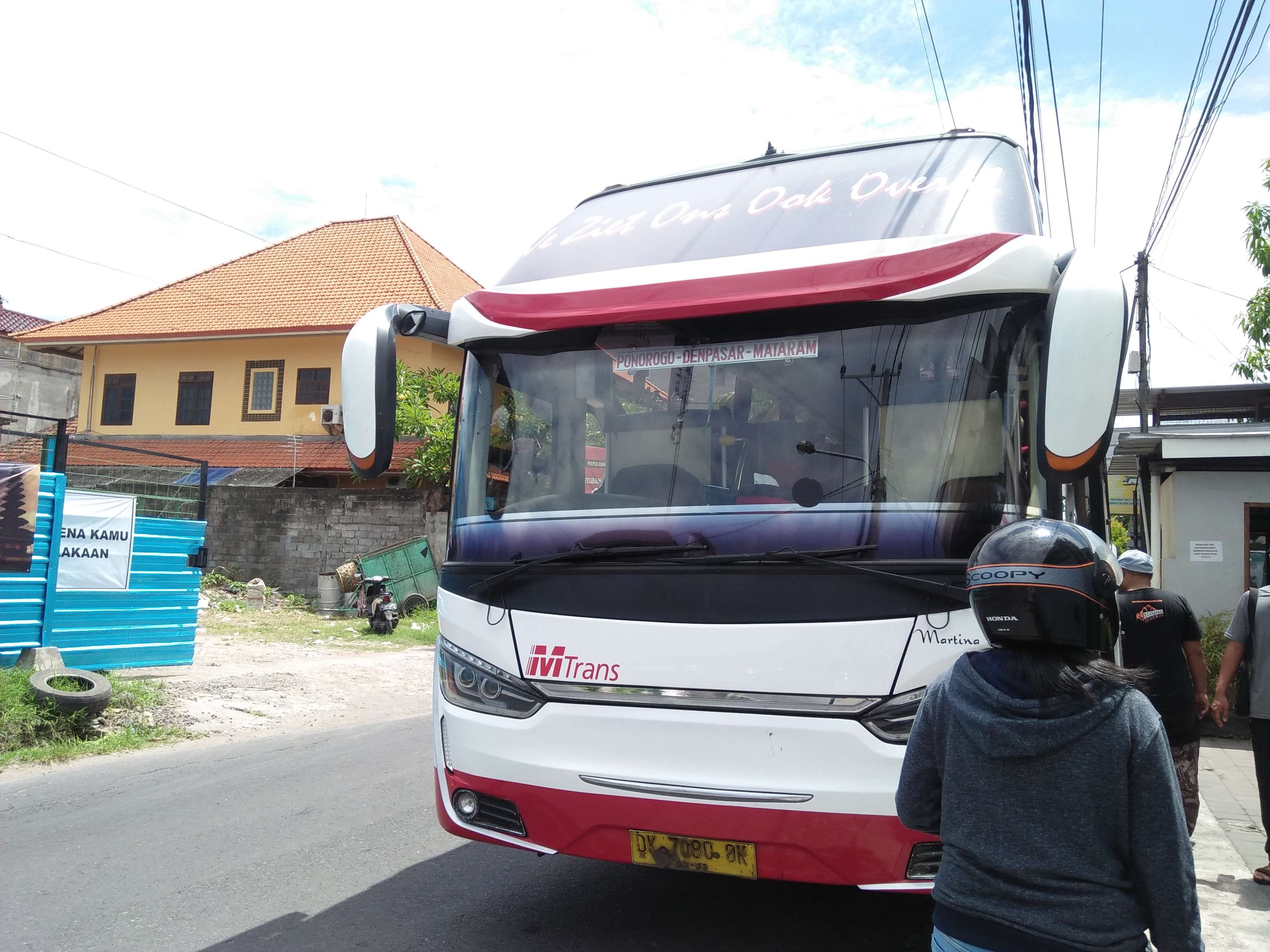 naik bus Malang-Bali