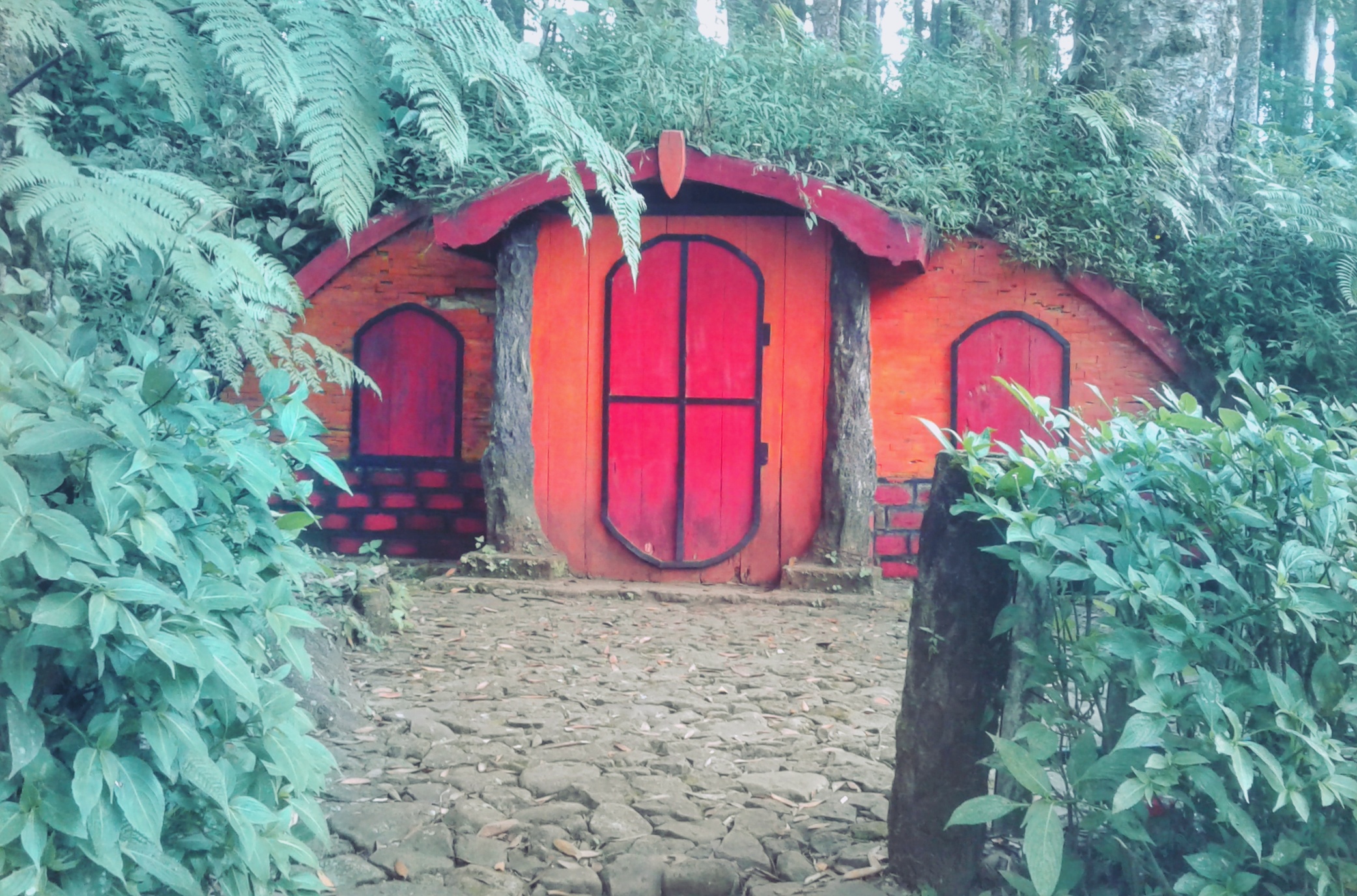 Rumah Hobbit Berpintu Merah (c) Eva Oktavikasari/Travelingyuk