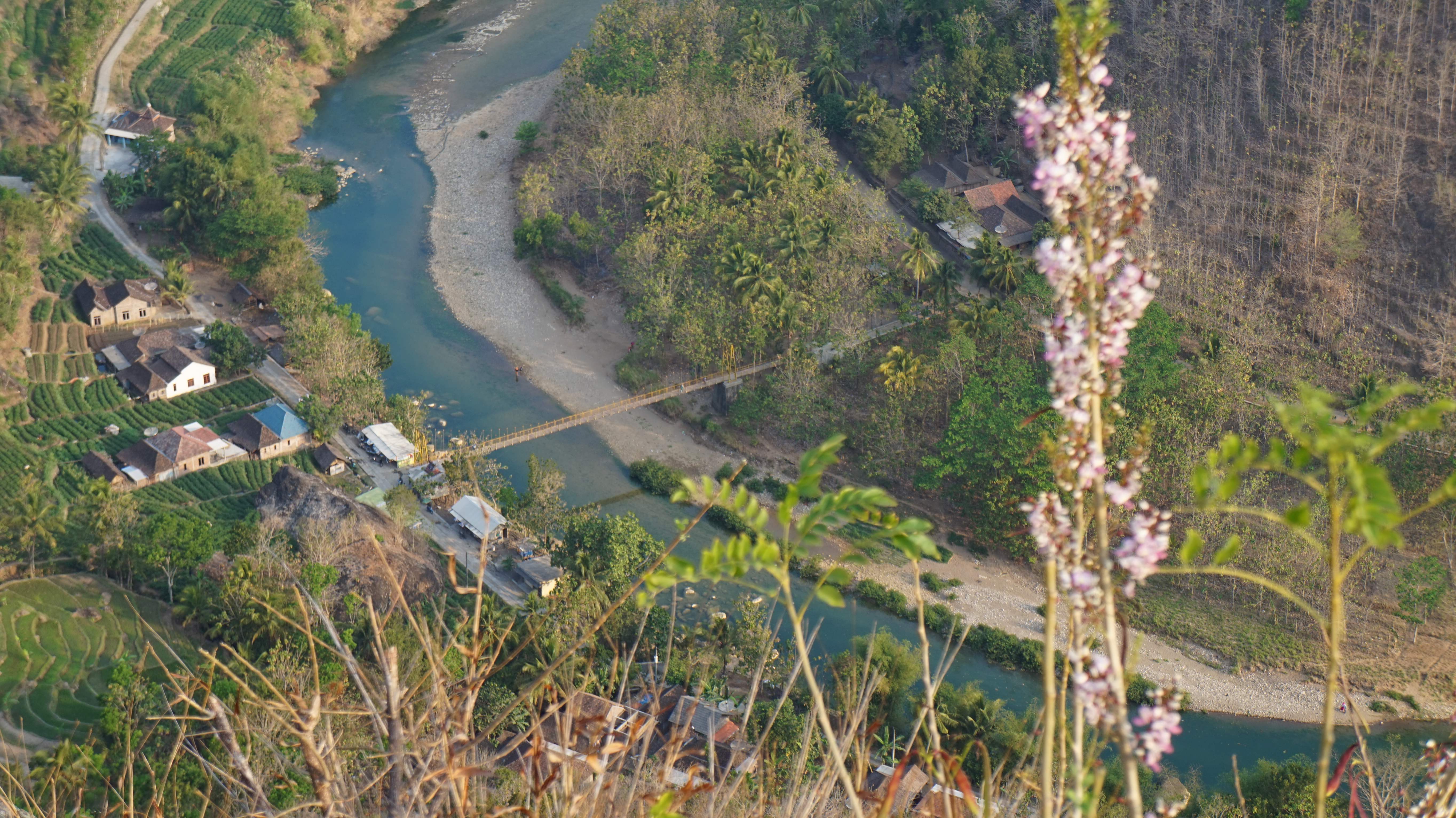 Pemandangan Sungai Oyo, Pemukiman di bawah Gardu Pandang (c) Alviani Suwoko/Travelingyuk