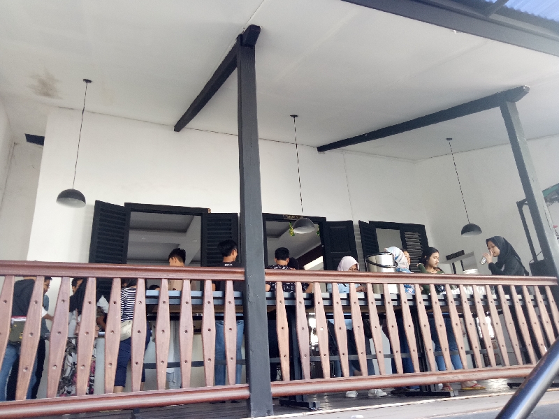 Lantai Atas Restaurant Pringsewu Kota Lama Semarang (c) Atmakhati/Travelingyuk
