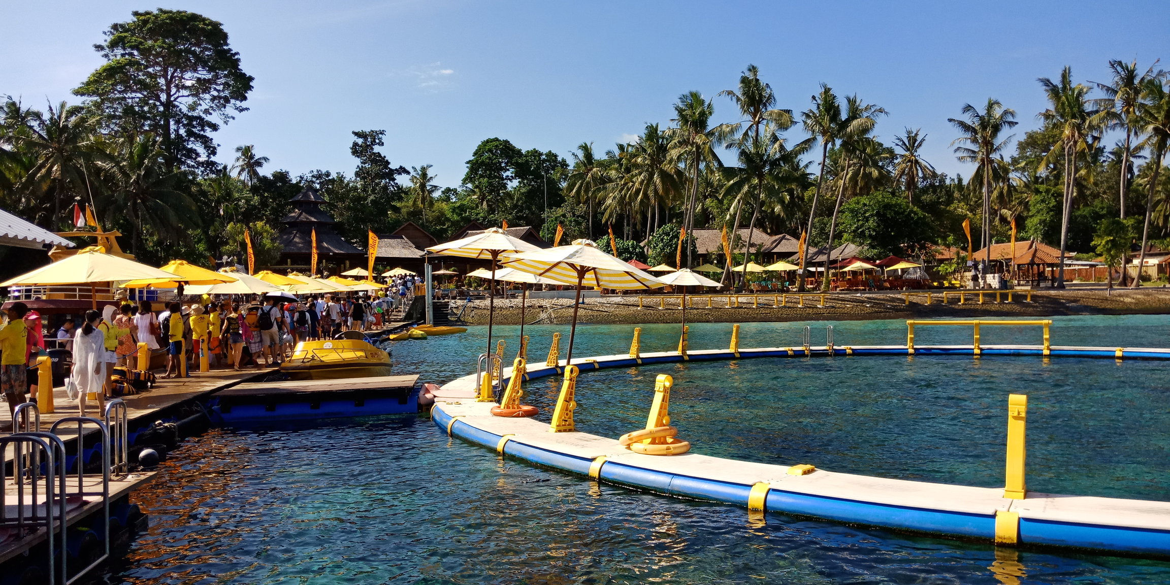 Para Wisatawan Memenuhi Dermaga Fast Boat di Nusa Penida(c) Rosita/Travelingyuk
