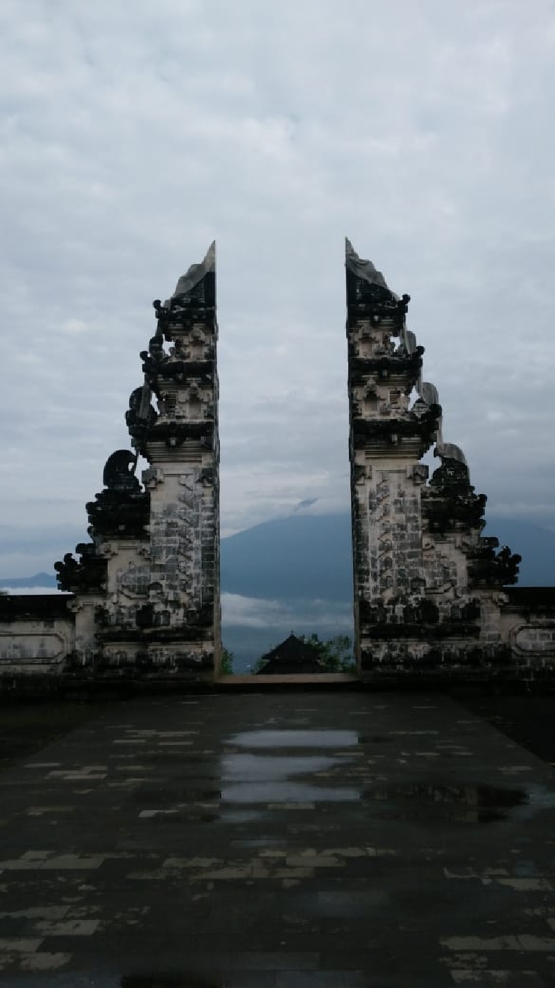 Gerbang Surga di Pura Lempuyang Luhur (c) Atmakhati/Travelingyuk